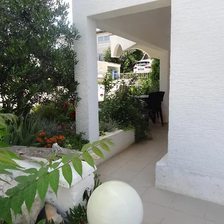 Modern Island With Pool 80 Meters From The Sea A Ždrelac