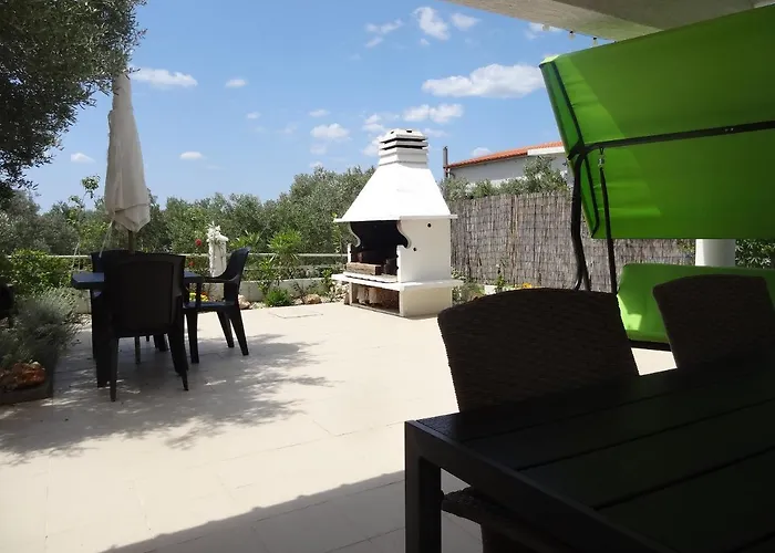 아파트 Ilsad - With Pool 80 Meters From Sea - Great Location Ždrelac
