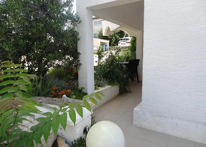 Ilsad - With Pool 80 Meters From Sea - Great Location Ždrelac
