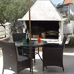 Apartmán Ilsad - With Pool 80 Meters From Sea - Great Location Ždrelac