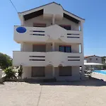 Ilsad - With Pool 80 Meters From Sea - Great Location * Ždrelac
