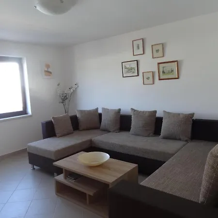 Apartment Ilsad - With Pool 80 Meters From Sea - Great Location *
