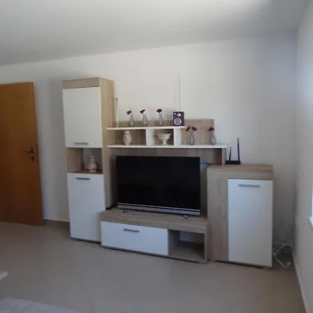 Ilsad - With Pool 80 Meters From Sea - Great Location Apartment