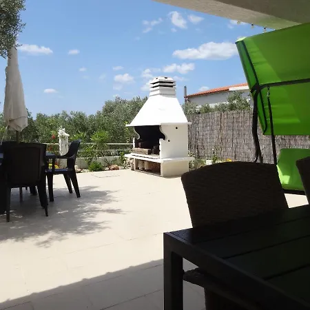Apartmán Ilsad - With Pool 80 Meters From Sea - Great Location Ždrelac
