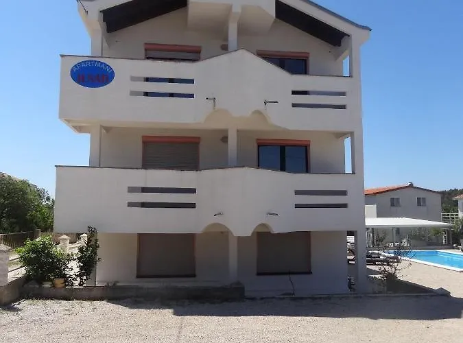 Ilsad - With Pool 80 Meters From Sea - Great Location * Ždrelac