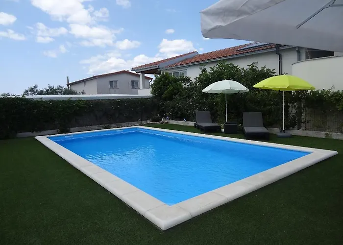 Ilsad - With Pool 80 Meters From Sea - Great Location Apartman Ždrelac