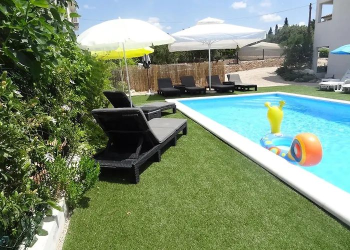 Ilsad - With Pool 80 Meters From Sea - Great Location Apartman Ždrelac