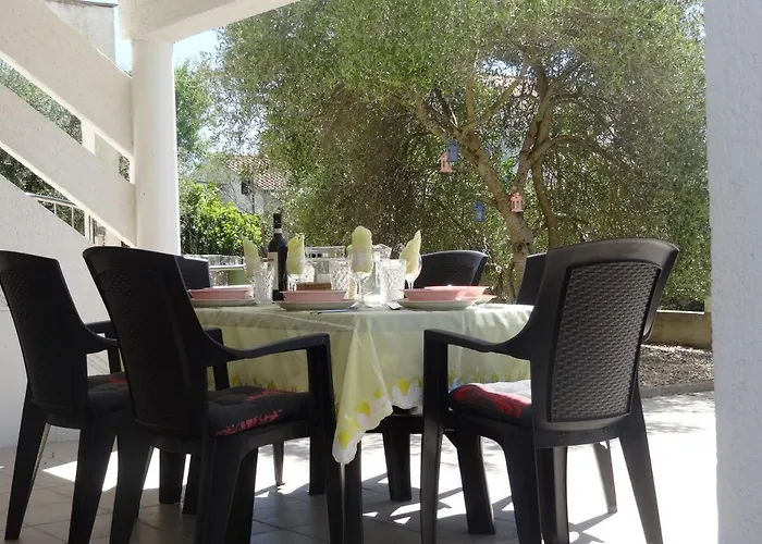 Ilsad - With Pool 80 Meters From Sea - Great Location Apartment